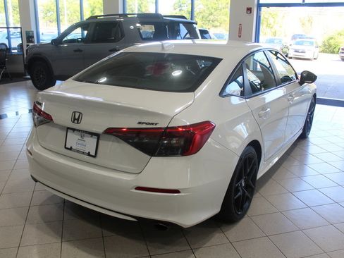 Used 2023 Honda Civic Sport image 5