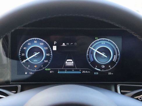 New 2025 Hyundai Elantra Limited image 30