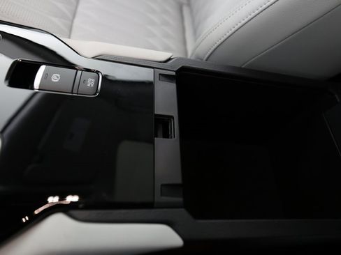 Used 2025 Mitsubishi Outlander AWD image 41