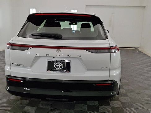 Certified 2025 Toyota Crown Signia image 3