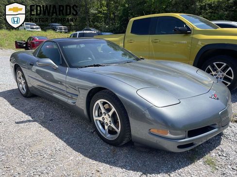 Used 2004 Chevrolet Corvette Coupe w/ Preferred Equipment Group image 1