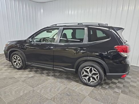 Used 2020 Subaru Forester Premium AWD/4WD image 4