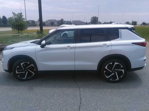 Used 2024 Mitsubishi Outlander SE AWD/4WD image 2