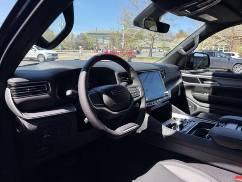 New 2026 Jeep Grand Wagoneer 4WD image 8