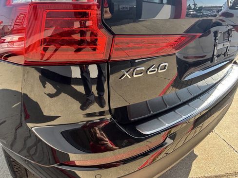 Used 2018 Volvo XC60 T6 Momentum w/ Advanced Package AWD/4WD image 17