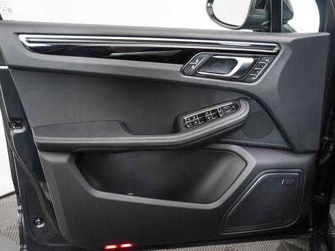 New 2026 Porsche Macan image 25