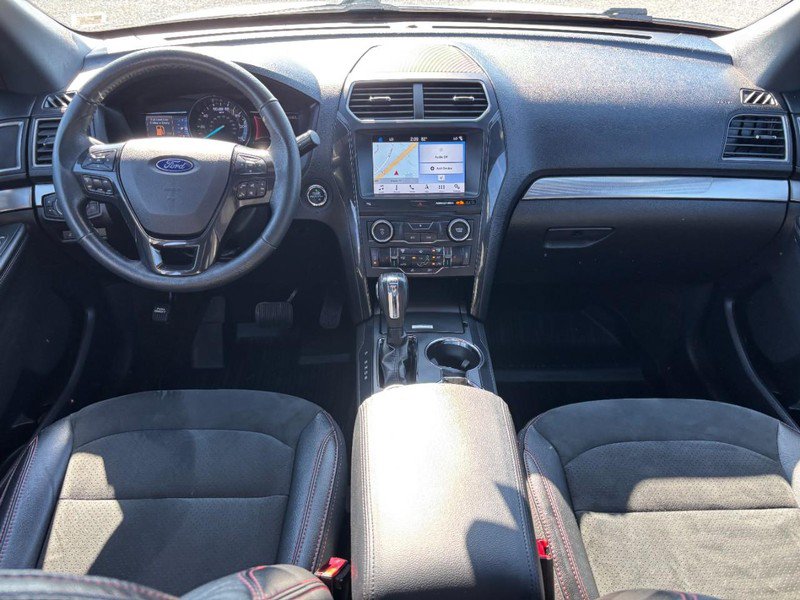 Used 2018 Ford Explorer XLT w/ Equipment Group 202A AWD/4WD image 17
