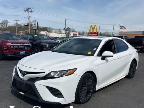 Used 2018 Toyota Camry SE w/ Moonroof Package image 1