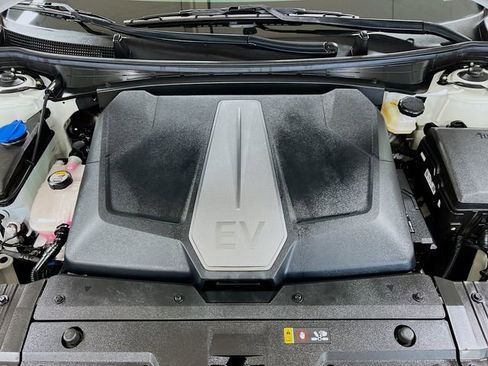 Certified 2023 Kia EV6 GT AWD/4WD image 32