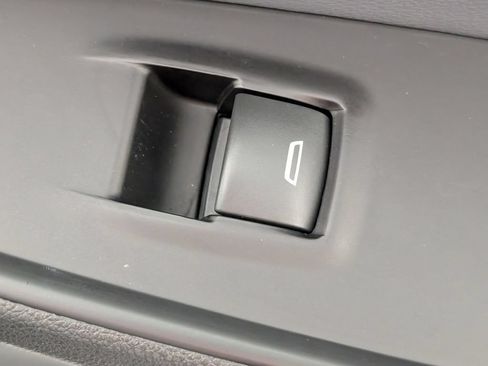 Certified 2020 Chevrolet Traverse LT FWD image 38