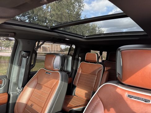 Used 2023 GMC Yukon XL Denali Ultimate image 7