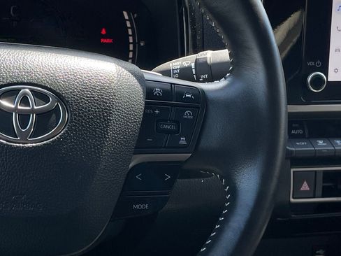 Used 2025 Toyota Camry SE FWD image 14