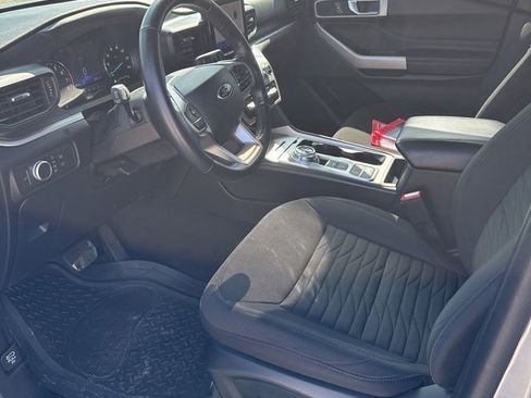 Used 2021 Ford Explorer XLT image 7