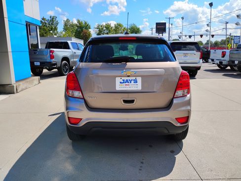 Used 2018 Chevrolet Trax LS FWD image 8
