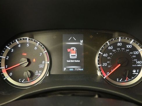 Used 2022 Toyota Highlander L image 11