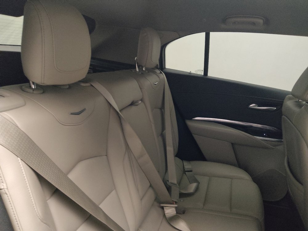 Used 2020 Cadillac XT4 Luxury w/ Cold Weather Package FWD image 19