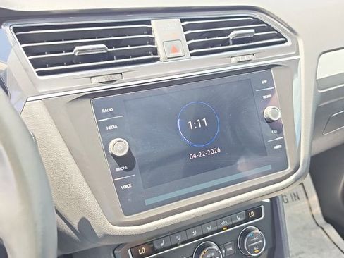 Used 2021 Volkswagen Tiguan SE w/ Panoramic Sunroof Package FWD image 21