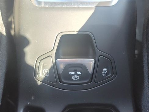 Certified 2023 Jeep Renegade Latitude image 29