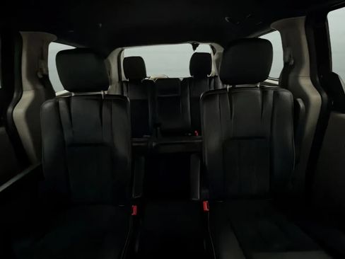 Used 2018 Dodge Grand Caravan SXT FWD image 17