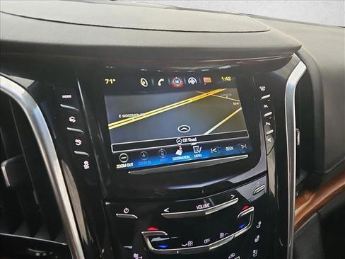 Used 2019 Cadillac Escalade Luxury AWD/4WD image 12