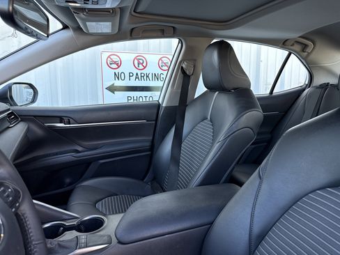 Used 2023 Toyota Camry SE w/ Convenience Package image 11