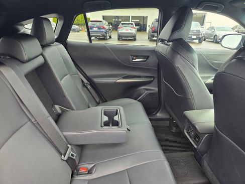 Used 2023 Toyota Venza XLE image 12