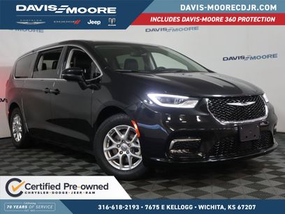Used 2023 Chrysler Pacifica Touring-L