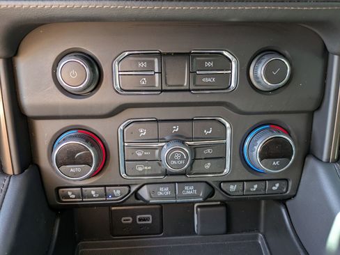 Certified 2024 Chevrolet Tahoe High Country w/ Advanced Technology Package AWD/4WD image 20