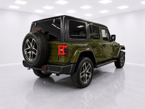 Used 2024 Jeep Wrangler Unlimited w/ Convenience Group AWD/4WD image 4