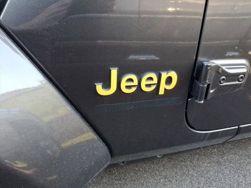 Used 2022 Jeep Gladiator Sport AWD/4WD image 5