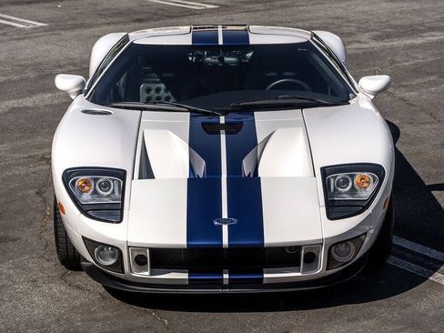 Used 2005 Ford GT RWD image 6