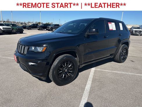 Used 2021 Jeep Grand Cherokee Laredo X image 3