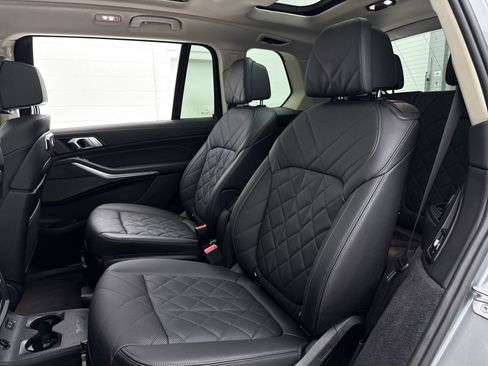 Used 2024 BMW X7 xDrive40i w/ Premium Package image 32