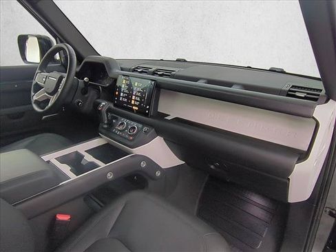 Certified 2025 Land Rover Defender 130 X-Dynamic SE AWD/4WD image 26
