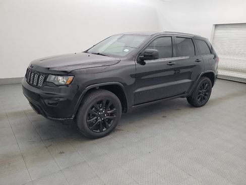 Used 2019 Jeep Grand Cherokee Altitude RWD image 2