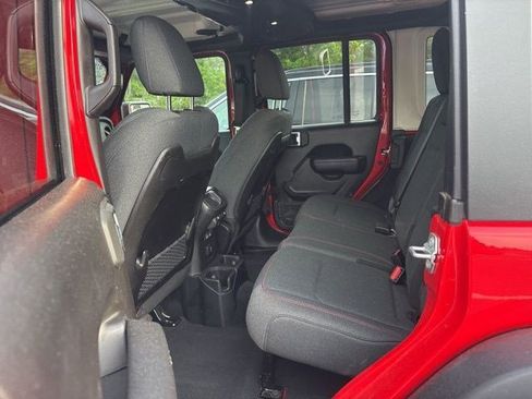 Used 2025 Jeep Wrangler Unlimited Rubicon AWD/4WD image 7