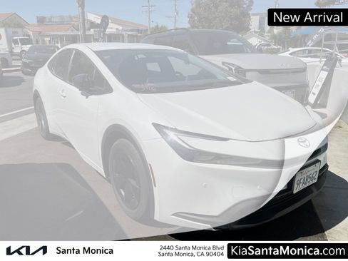 Used 2023 Toyota Prius LE image 1