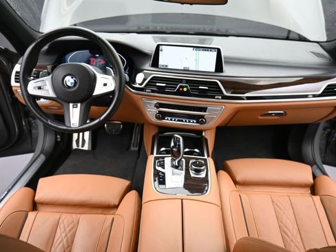 Used 2022 BMW 750i xDrive w/ Executive Package image 14