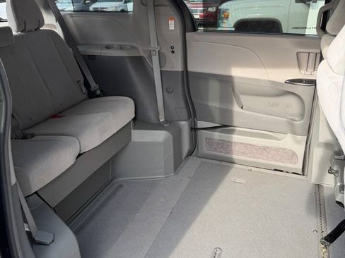 Used 2016 Toyota Sienna LE FWD image 16