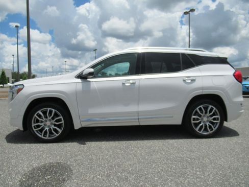 Used 2023 GMC Terrain Denali AWD/4WD image 4