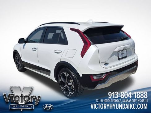 Used 2023 Kia Niro SX Touring FWD image 3