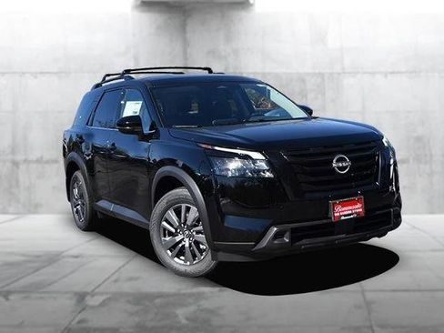 New 2025 Nissan Pathfinder SV image 2