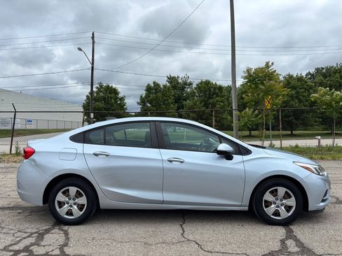 Used 2018 Chevrolet Cruze LS FWD image 2