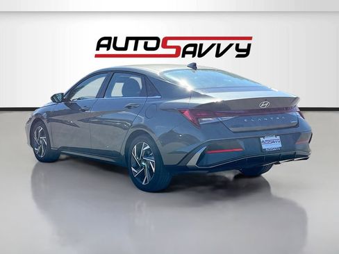 Used 2025 Hyundai Elantra Limited image 5