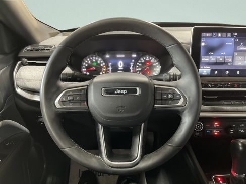 Used 2023 Jeep Compass Latitude image 21