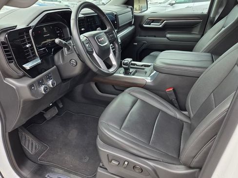 Used 2024 GMC Sierra 1500 SLT w/ SLT Premium Package AWD/4WD image 8