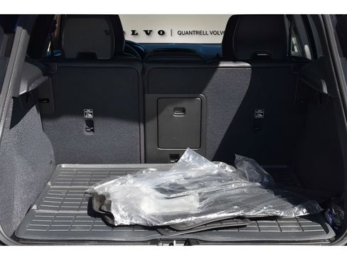 Certified 2025 Volvo XC40 B5 Plus w/ Protection Package Premier image 22