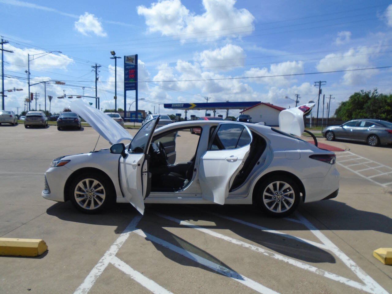 Used 2023 Toyota Camry LE FWD image 25