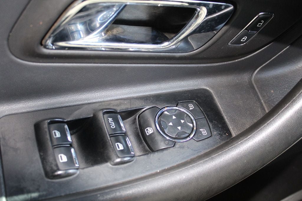 Used 2013 Ford Taurus SEL FWD image 21