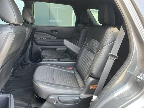 Used 2025 Nissan Pathfinder Rock Creek AWD/4WD image 16